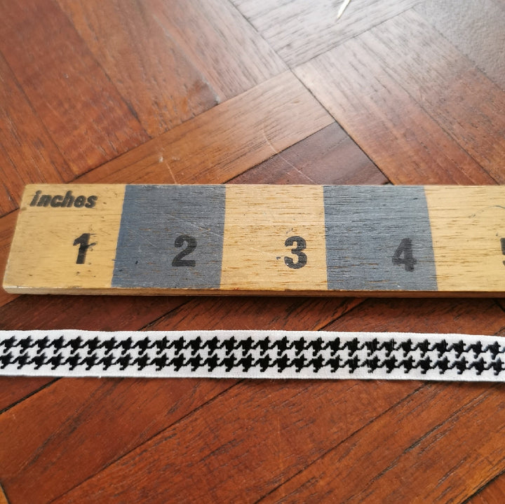 Kafka Dogstooth ribbon - 10mm wide - per metre