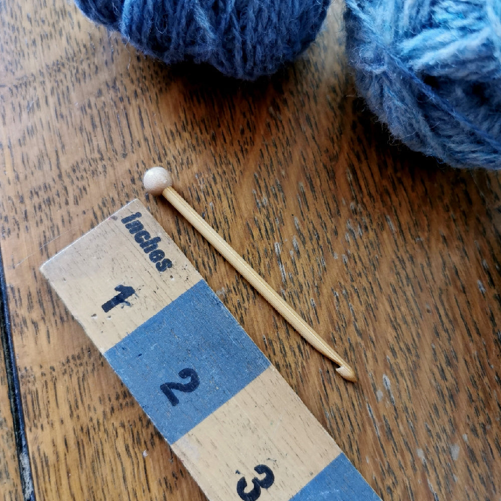 Bamboo Crochet Hooks, Ergonomic Crochet Hook Set with Stainless Steel Crochet Needles, Lightweight Knitting Hooks for Fine Workmanship, Fine Weaving
