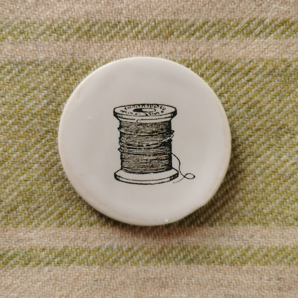 Ceramic Magnetic Needle Minder - Vintage Haberdashery