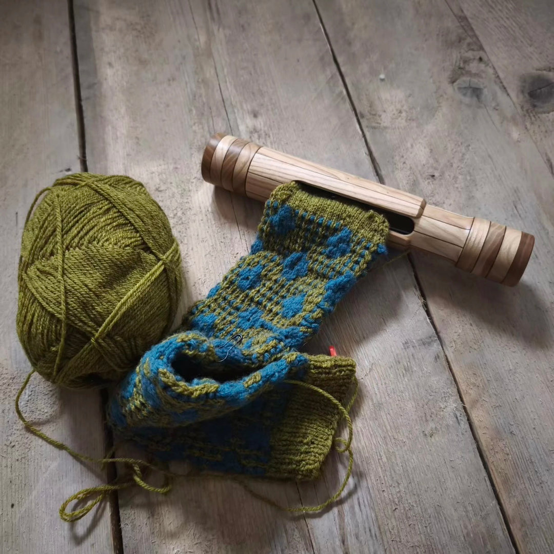 Wooden knitting case for double pointed needles