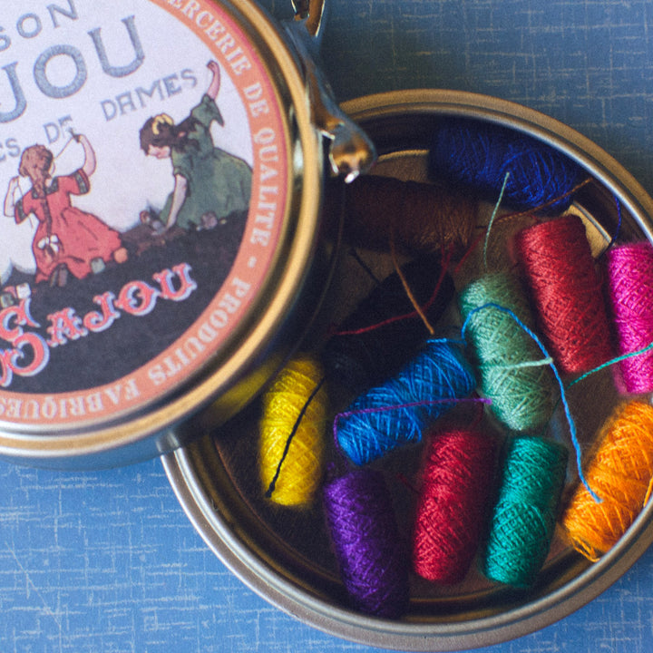 Sajou Tin With Thread Cocoons - Bright