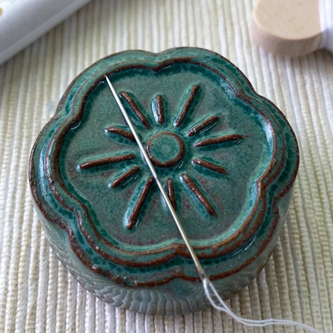 Cohana Awaji Kawara Magnetic Needle Rest with Polisher