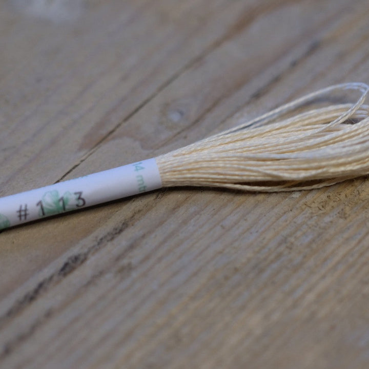 Studio Flax Linen Thread 14m skein - cream/beige