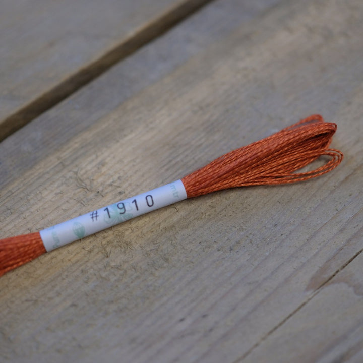 Studio Flax Linen Thread 14m skein - oranges