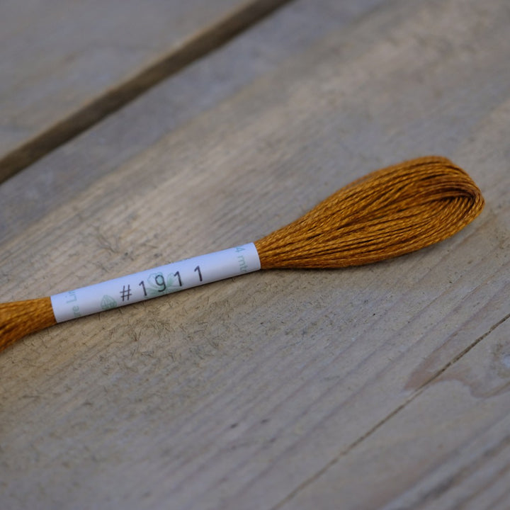 Studio Flax Linen Thread 14m skein - oranges