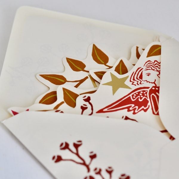 Cambridge Imprint Splendid Shelf Decoration Leaves and Berries