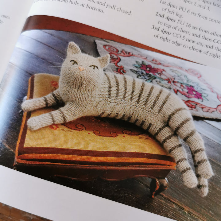 Victorian Housecats to Knit by Sara Elizabeth Kellner