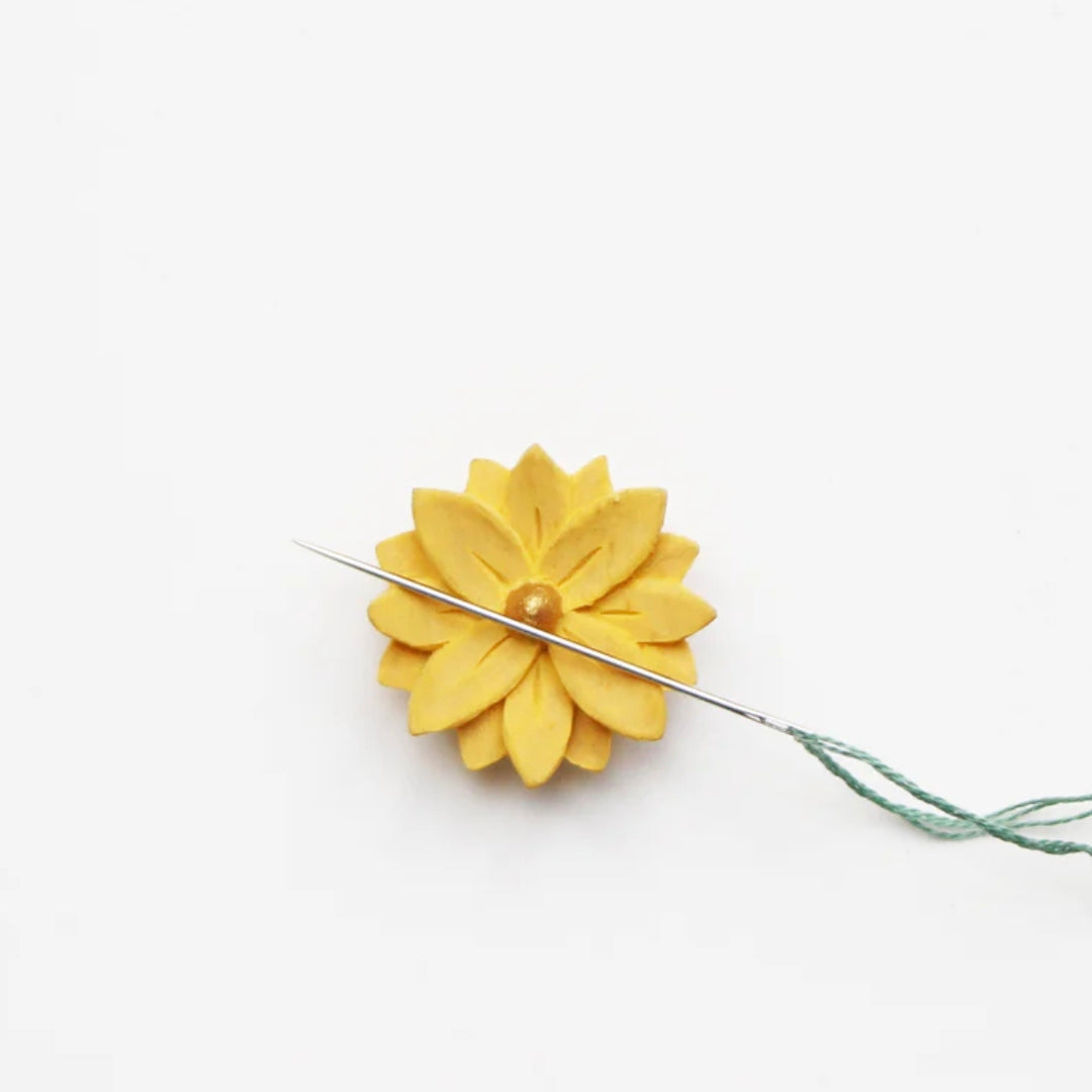 Cohana Wooden Needle Minder - Fukujuso Flower