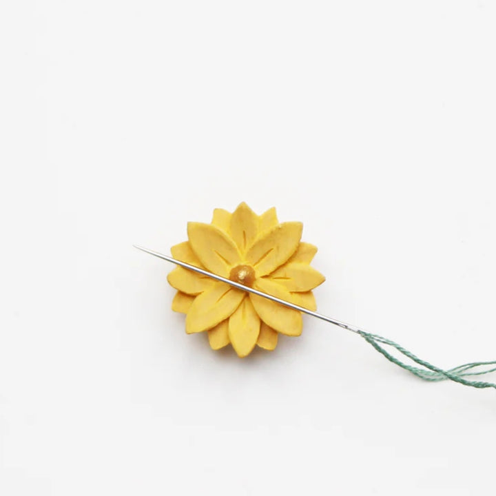 Cohana Wooden Needle Minder - Fukujuso Flower