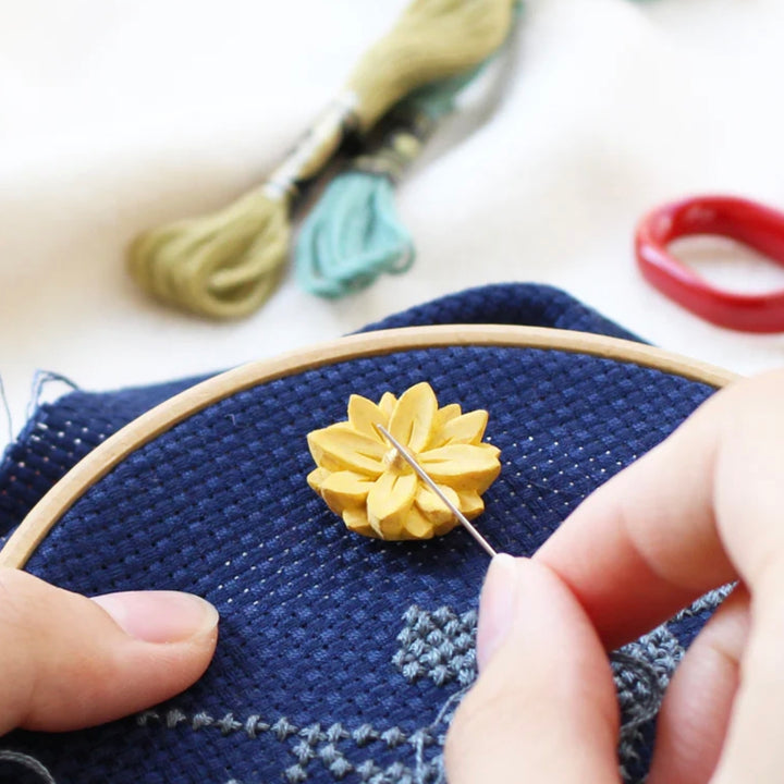 Cohana Wooden Needle Minder - Fukujuso Flower