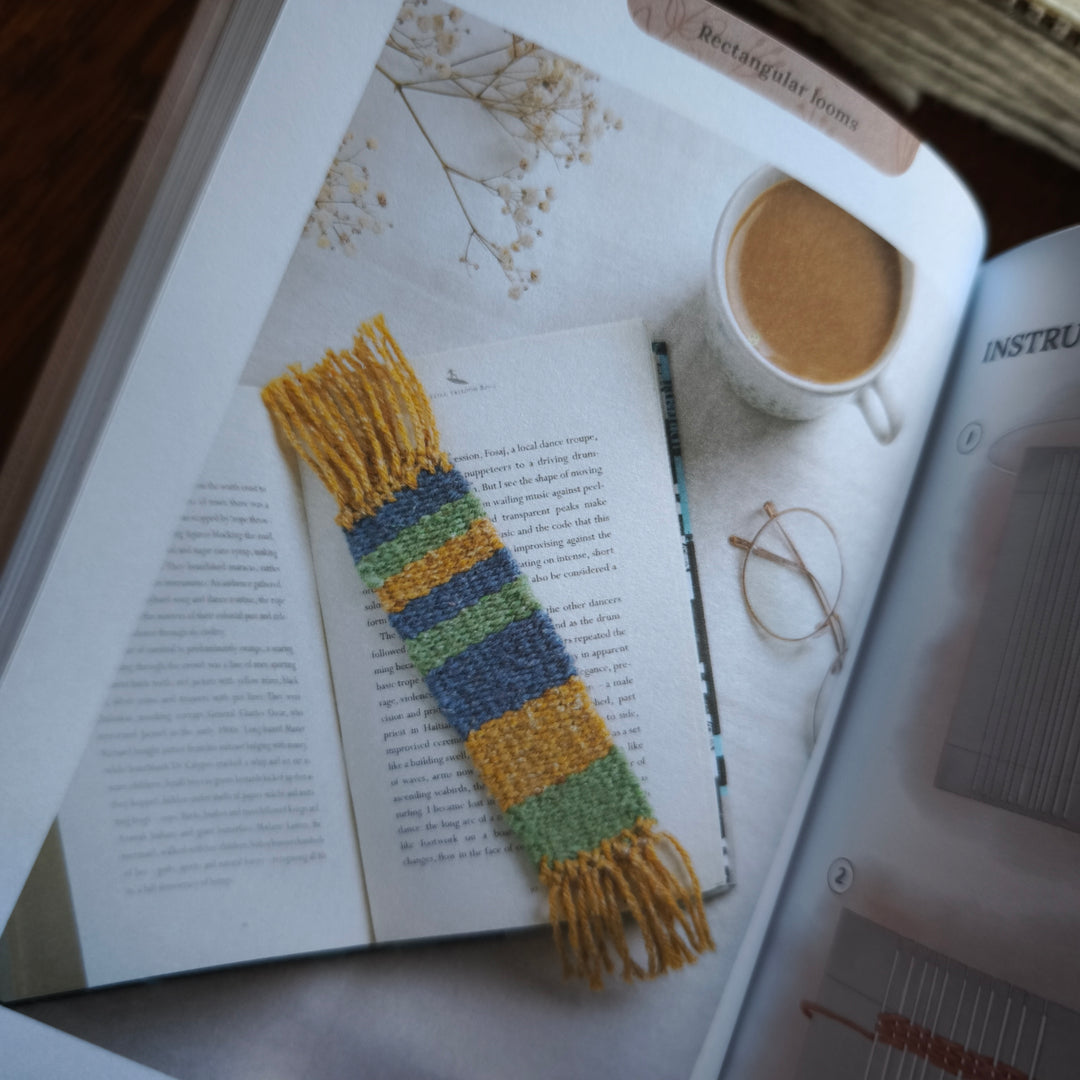 The Pocket Book of Weaving by Claire Gelder
