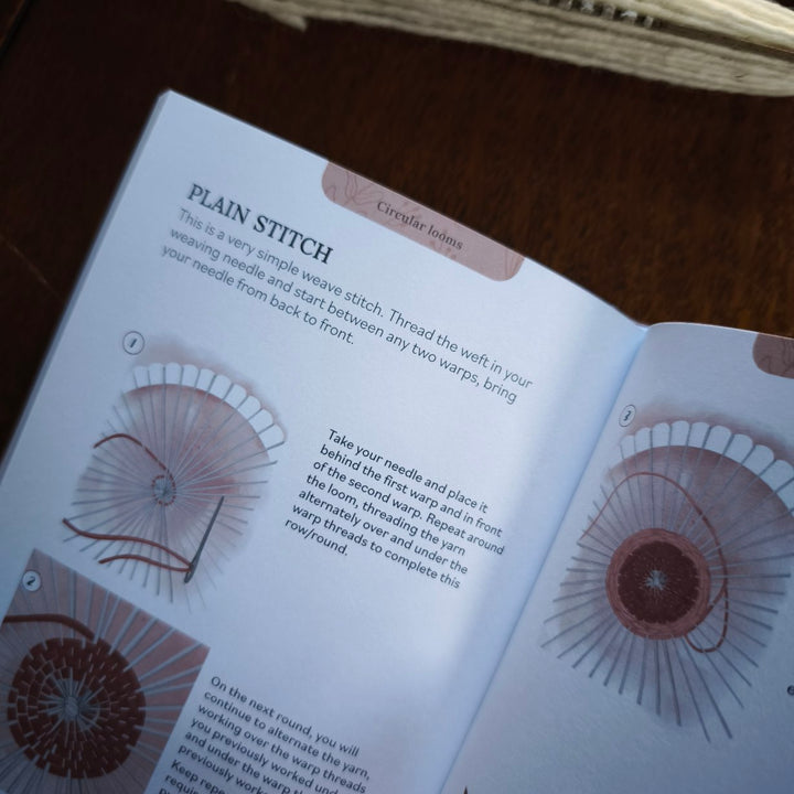 The Pocket Book of Weaving by Claire Gelder