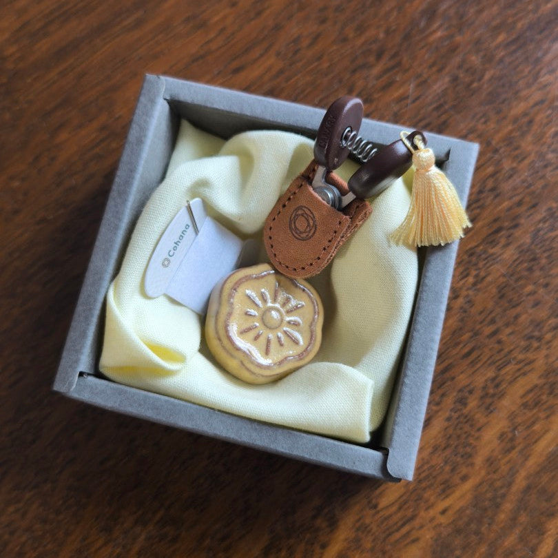 Cohana Awaji Kawara Magnetic Needle Rest and Mini Snips Set