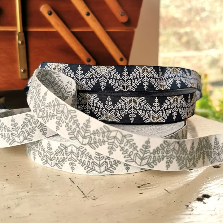 Kafka Snowflake Ribbon 20 mm wide - per 100 cm length