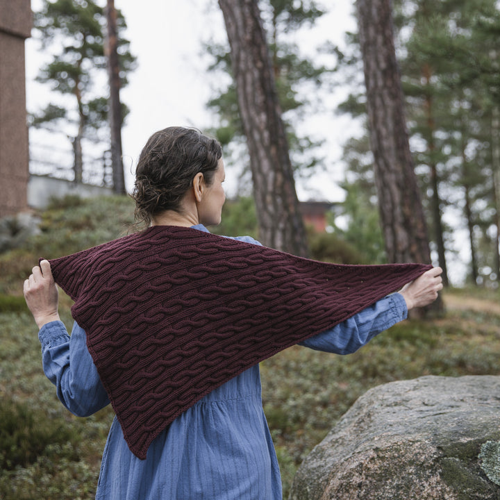 Entwined – Cables, Lace and Knitted Textures by Meiju Kallio