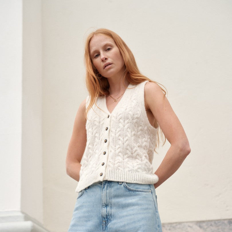 Nordic Chic: Knitting a Modern Wardrobe by Leeni Hoimela - pre-order for 15 Oct