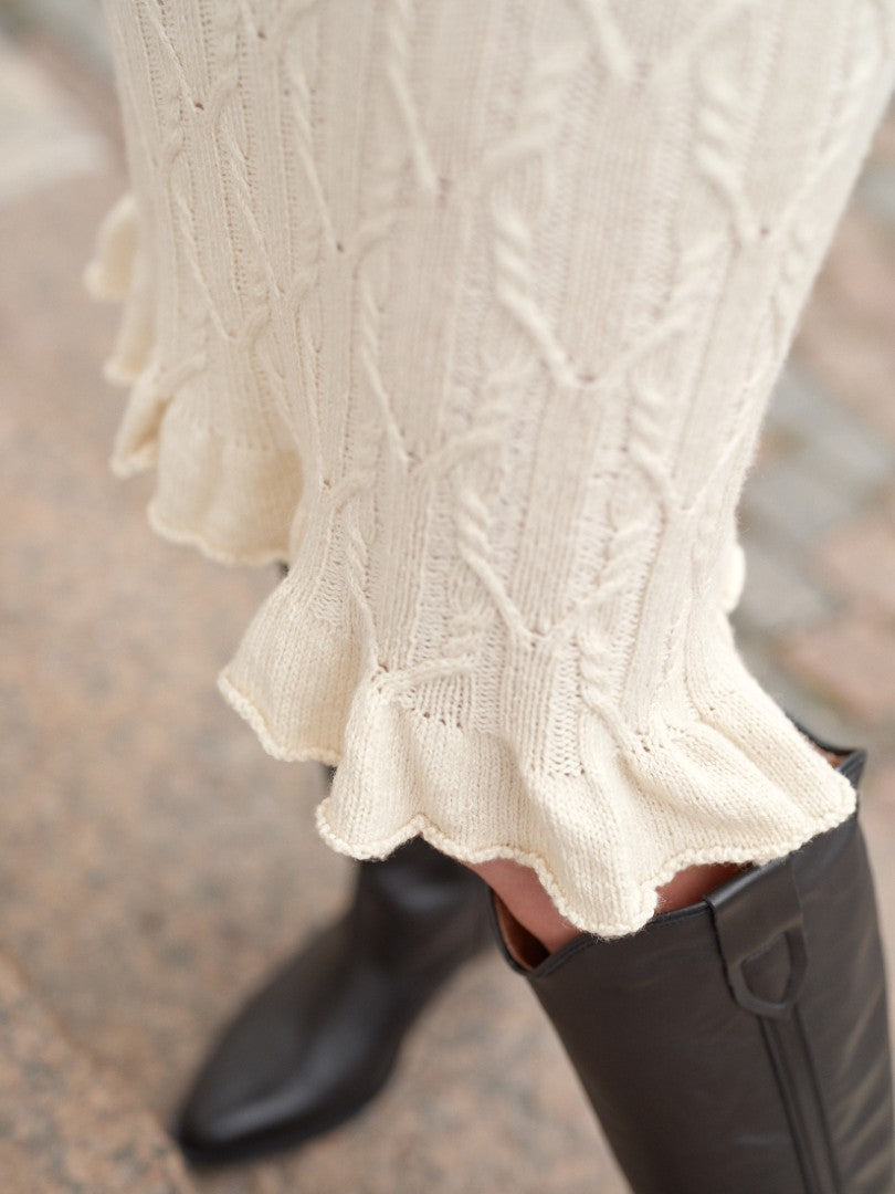 Nordic Chic: Knitting a Modern Wardrobe by Leeni Hoimela - pre-order for 15 Oct