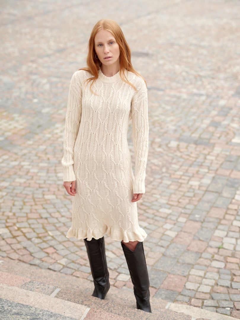 Nordic Chic: Knitting a Modern Wardrobe by Leeni Hoimela - pre-order for 15 Oct