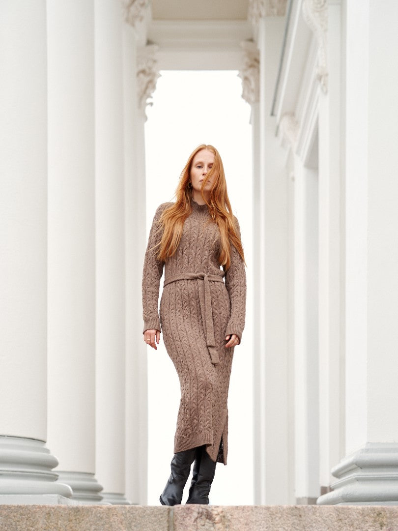 Nordic Chic: Knitting a Modern Wardrobe by Leeni Hoimela - pre-order for 15 Oct