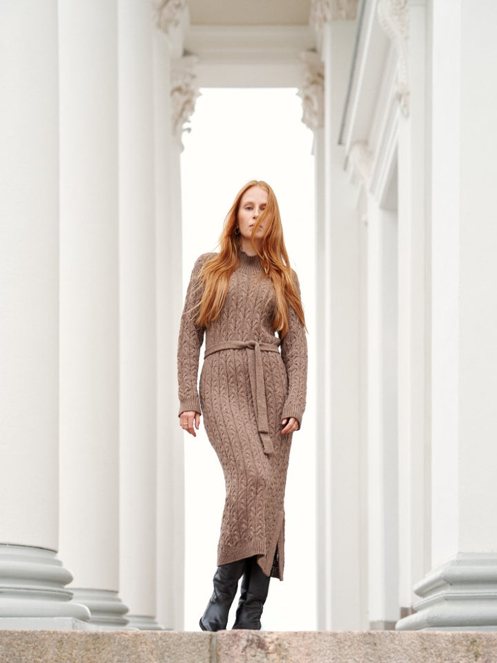 Nordic Chic: Knitting a Modern Wardrobe by Leeni Hoimela - pre-order for 15 Oct