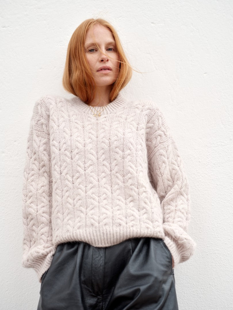 Nordic Chic: Knitting a Modern Wardrobe by Leeni Hoimela - pre-order for 15 Oct