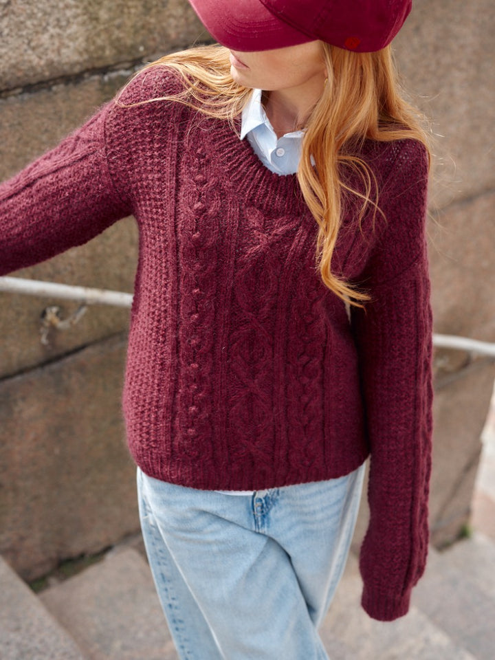 Nordic Chic: Knitting a Modern Wardrobe by Leeni Hoimela - pre-order for 15 Oct