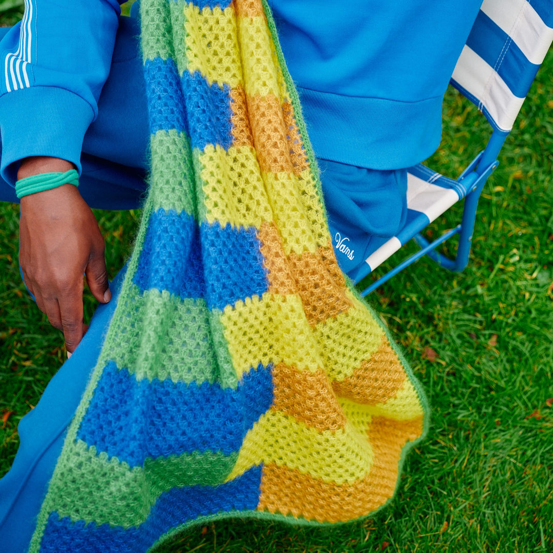 Hook Out! - Molla Mills