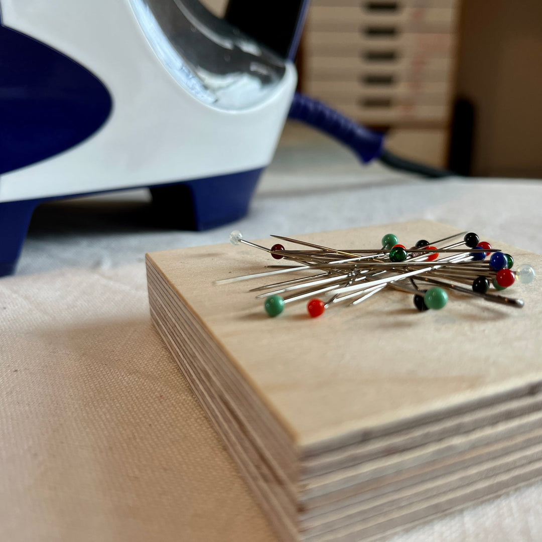 Thread Pegs Magnetic Pin and Needle Holder