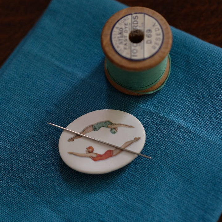 Ceramic Magnetic Needle Minder - Swimmers