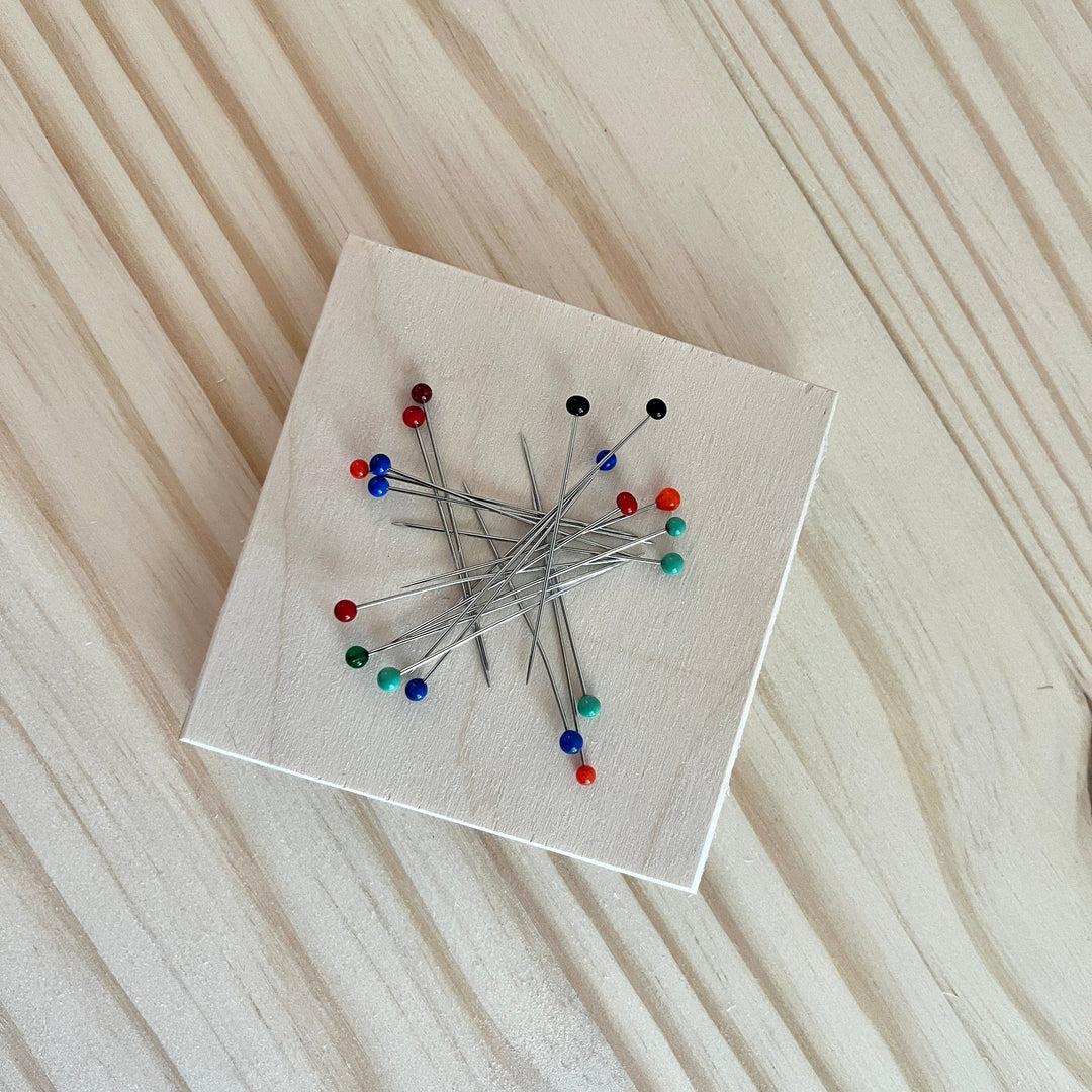 Thread Pegs Magnetic Pin and Needle Holder