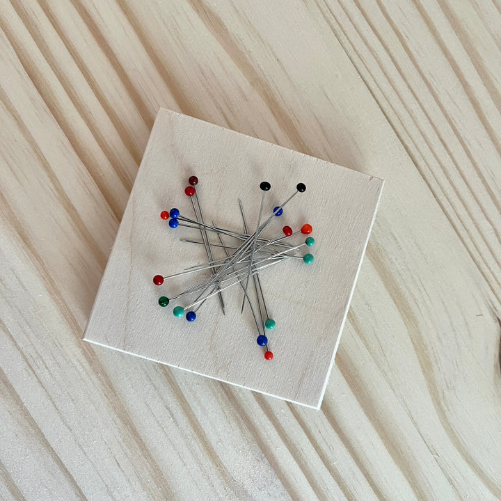Thread Pegs Magnetic Pin and Needle Holder