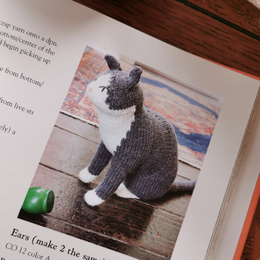 Victorian Housecats to Knit by Sara Elizabeth Kellner