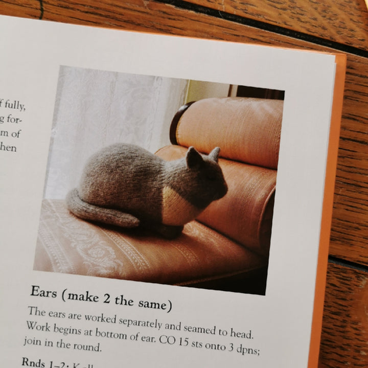 Victorian Housecats to Knit by Sara Elizabeth Kellner