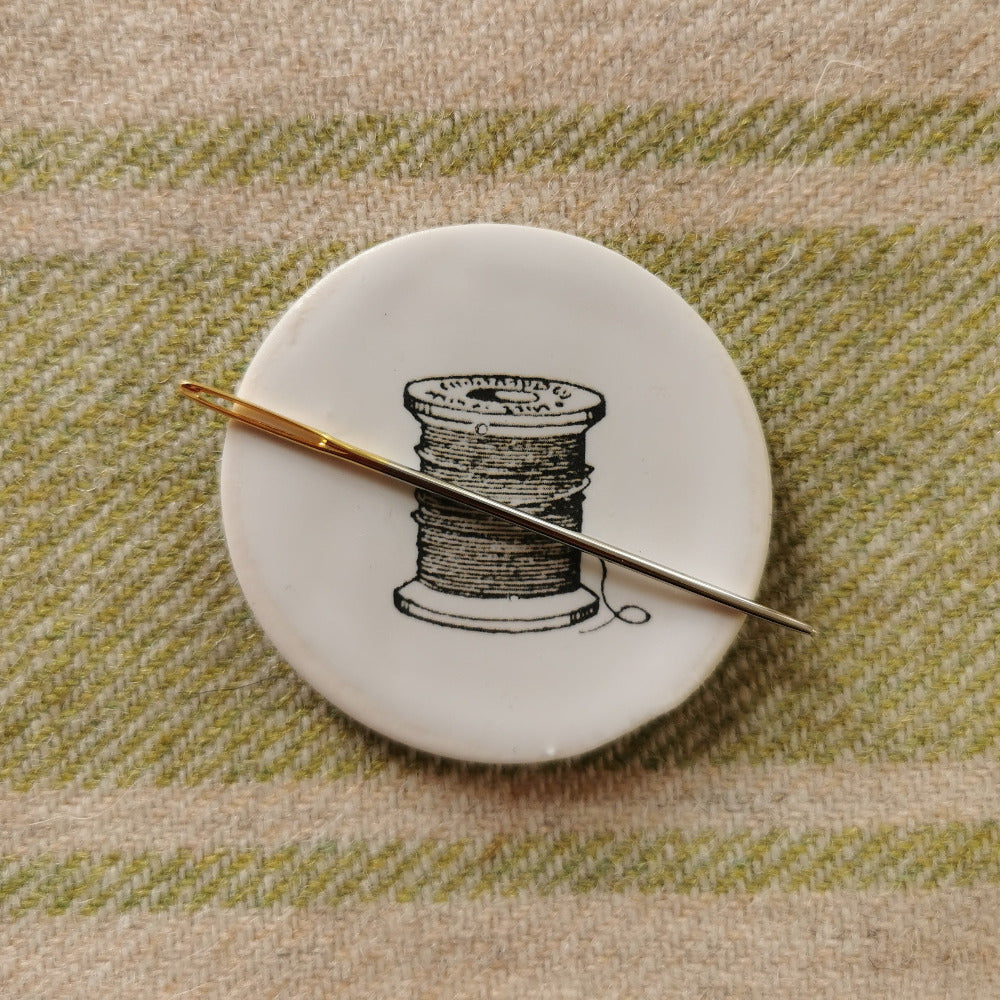 Ceramic Magnetic Needle Minder - Vintage Haberdashery