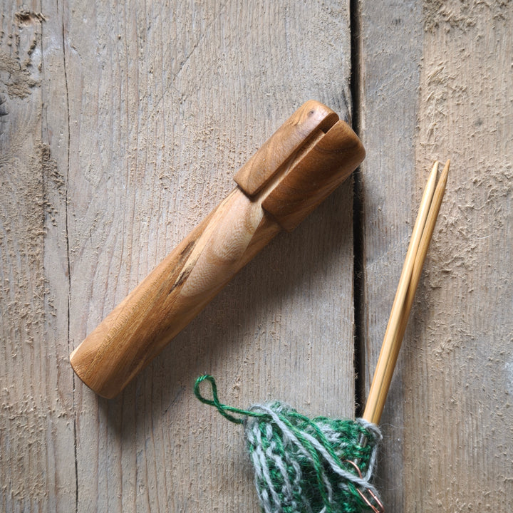 Wooden knitting case for circular needles