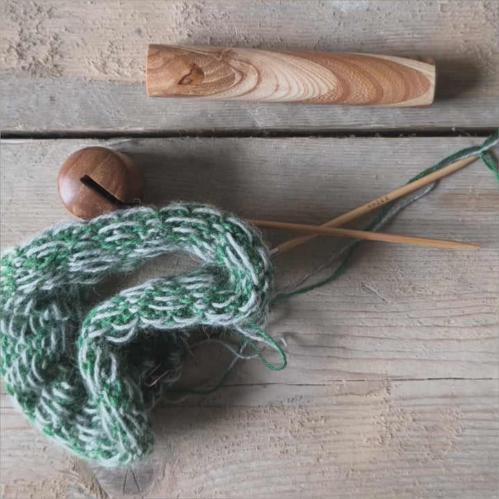 Wooden knitting case for circular needles