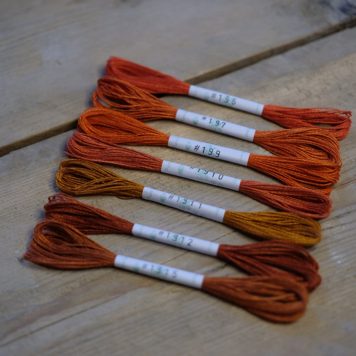 Studio Flax Linen Thread 14m skein - oranges