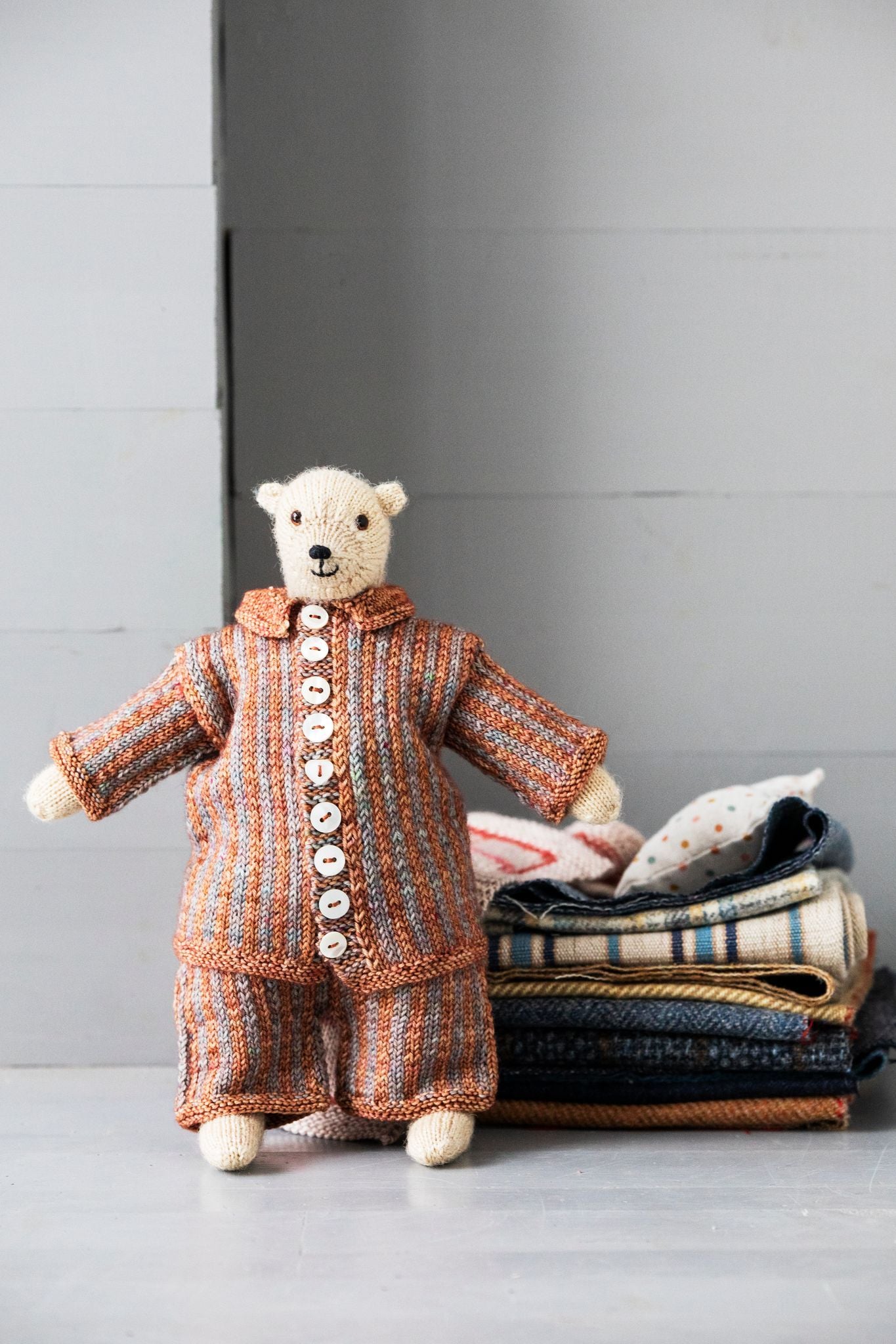 Mouche & Friends: Seamless Toys to Knit and Love by Cinthia